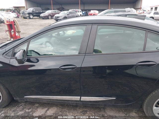 39910229 :رقم المزاد ، 1G1BC5SM5J7214786 vin ، 2018 Chevrolet Cruze Ls Auto مزاد بيع