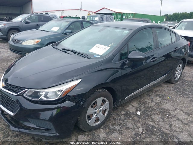 39910229 :رقم المزاد ، 1G1BC5SM5J7214786 vin ، 2018 Chevrolet Cruze Ls Auto مزاد بيع