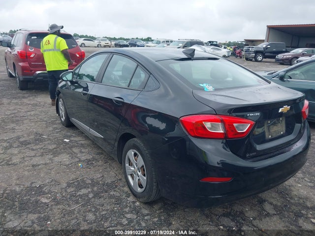 39910229 :رقم المزاد ، 1G1BC5SM5J7214786 vin ، 2018 Chevrolet Cruze Ls Auto مزاد بيع