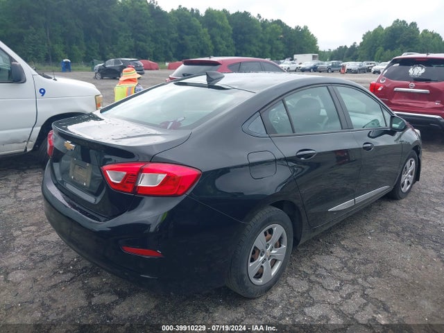 39910229 :رقم المزاد ، 1G1BC5SM5J7214786 vin ، 2018 Chevrolet Cruze Ls Auto مزاد بيع