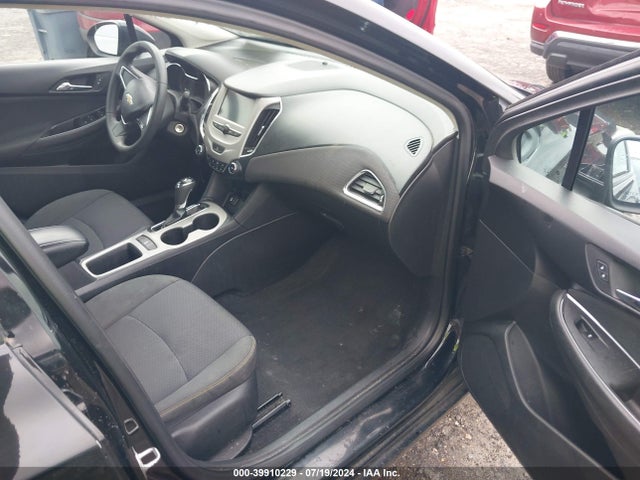 39910229 :رقم المزاد ، 1G1BC5SM5J7214786 vin ، 2018 Chevrolet Cruze Ls Auto مزاد بيع