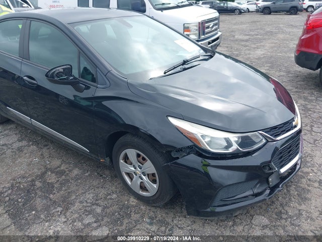 39910229 :رقم المزاد ، 1G1BC5SM5J7214786 vin ، 2018 Chevrolet Cruze Ls Auto مزاد بيع