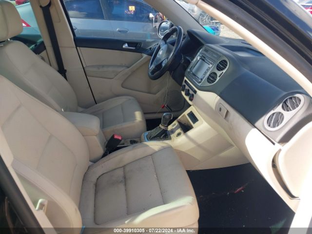 WVGAV7AX5FW574606 Volkswagen TIGUAN SE