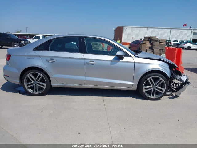 WAUB8GFF2J1031359 Audi A3 2.0t Premium/2.0t Tech Premium