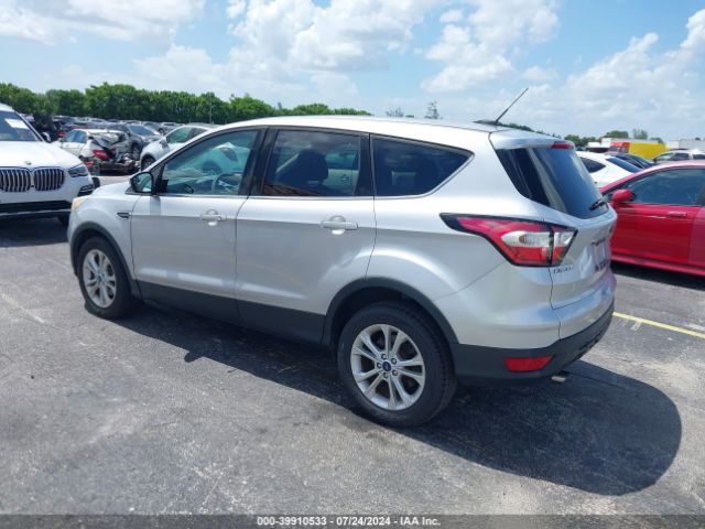 1FMCU0GDXHUA19620 Ford ESCAPE SE