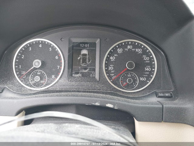 WVGAV7AX4HK038580 Volkswagen Tiguan