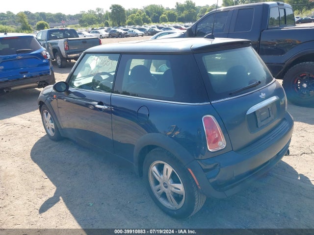 2006 MINI COOPER WMWRC33566TK72709 Photo 2