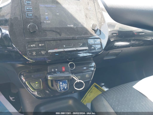 Toyota Prius Two 2016 JTDKBRFUXG3514478 Image 11