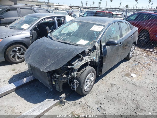 Toyota Prius Two 2016 JTDKBRFUXG3514478 Image 2
