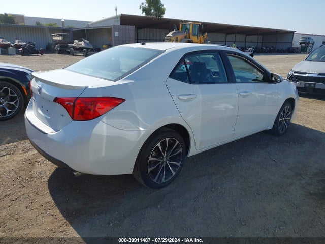 Toyota COROLLA SE 2017 5YFBURHE6HP654181 Image 4