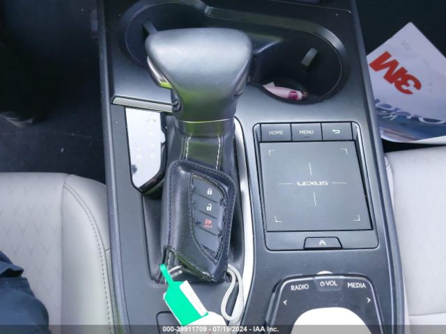 JTHY3JBH3K2013950 Lexus UX 200