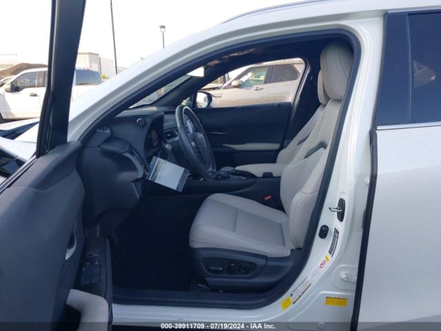 JTHY3JBH3K2013950 Lexus UX 200