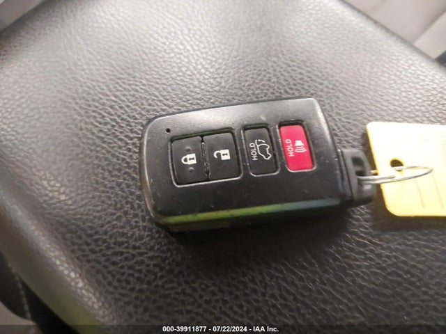 Toyota Rav4 Xle 2017 2T3RFREV5HW625564 Image 11