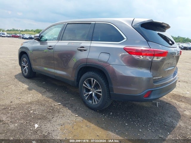 Toyota Highlander Le 2019 5TDZARFHXKS045114 Image 3