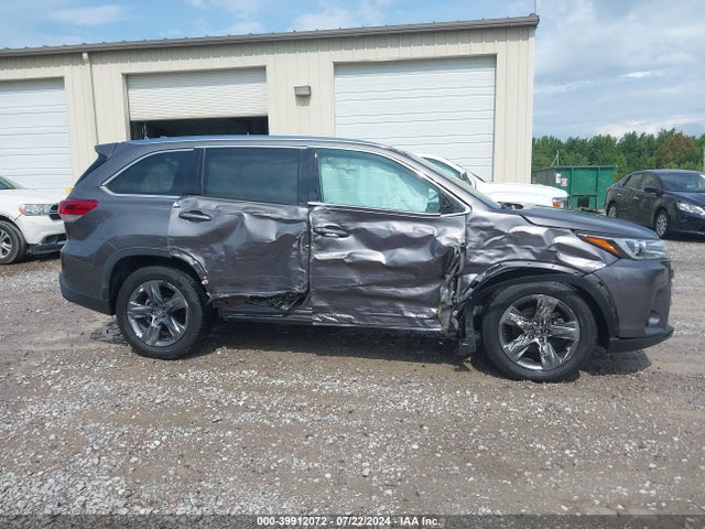 Toyota Highlander Limited Platinum 2018 5TDYZRFH2JS255094 Image 13