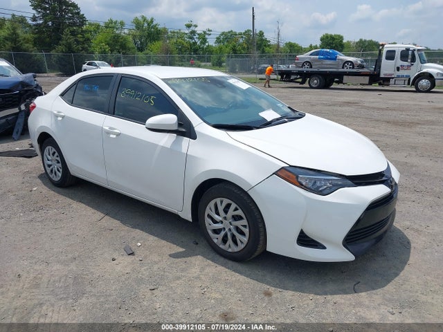 Toyota COROLLA LE 2017 5YFBURHE3HP657362 zdjęcie główne