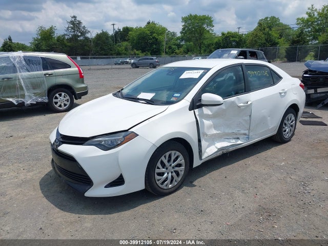 Toyota COROLLA LE 2017 5YFBURHE3HP657362 Image 2