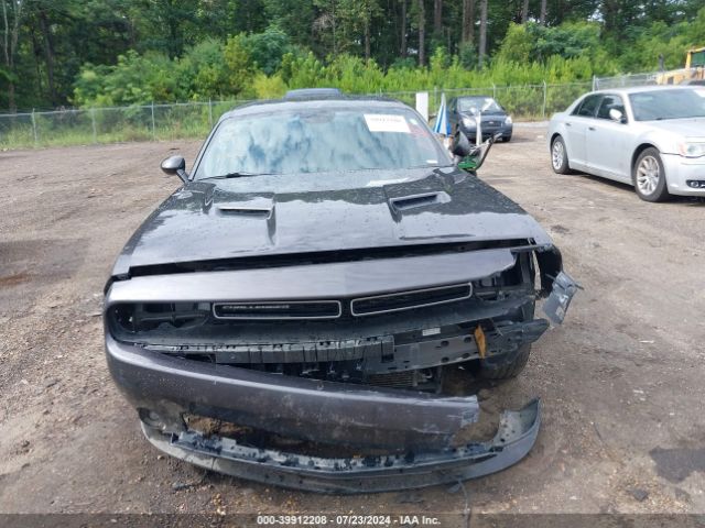 2C3CDZAG7JH132725 Dodge Challenger Sxt Plus