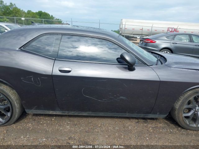 2C3CDZAG7JH132725 Dodge Challenger Sxt Plus