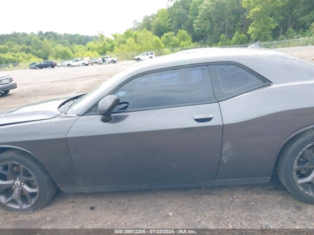 2C3CDZAG7JH132725 Dodge Challenger Sxt Plus
