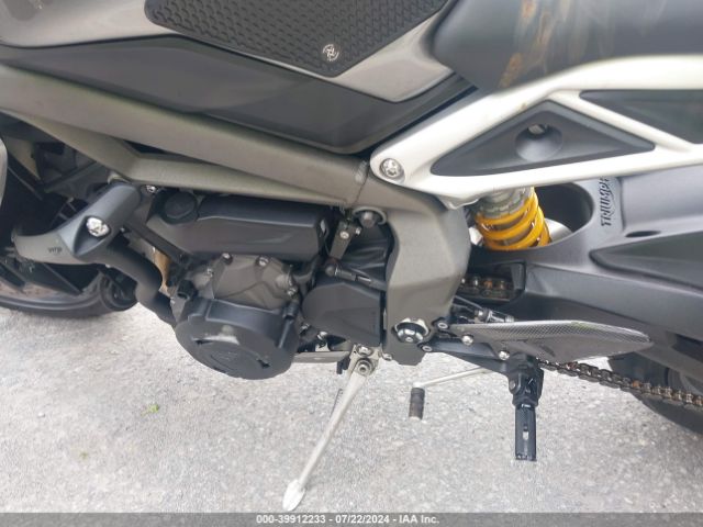 2020 TRIUMPH MOTORCYCLE STREET TRIPLE SMTA554S1LT975450 Photo 8