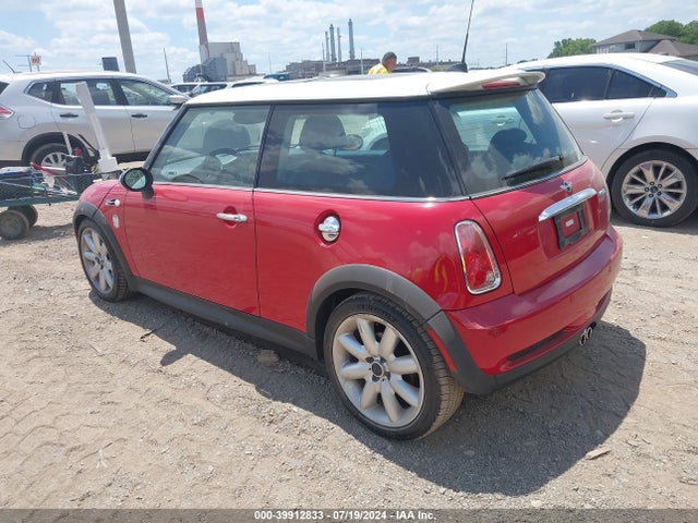 2006 MINI COOPER S WMWRE335X6TJ38568 Photo 2