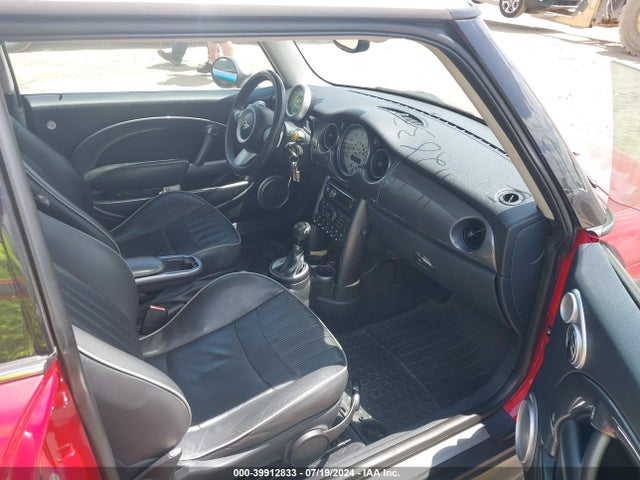 2006 MINI COOPER S WMWRE335X6TJ38568 Photo 4