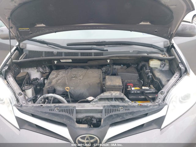 Toyota Sienna Le 8 Passenger 2018 5TDKZ3DC6JS959714 Image 10