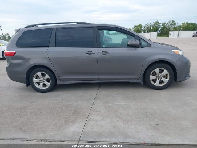 Toyota Sienna Le 8 Passenger 2018 5TDKZ3DC6JS959714 Image 12