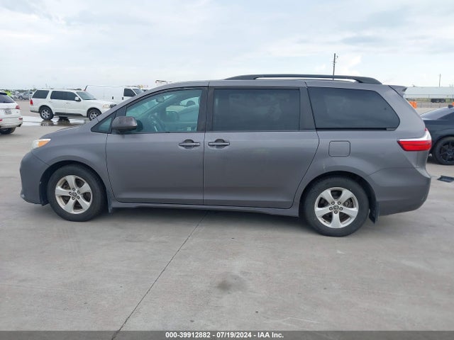 Toyota Sienna Le 8 Passenger 2018 5TDKZ3DC6JS959714 Image 13