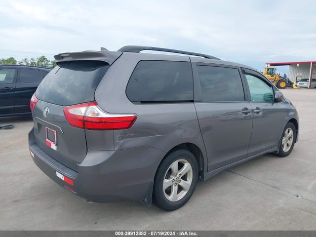 Toyota Sienna Le 8 Passenger 2018 5TDKZ3DC6JS959714 Image 4