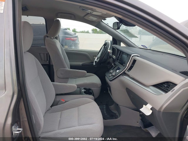 Toyota Sienna Le 8 Passenger 2018 5TDKZ3DC6JS959714 Image 5