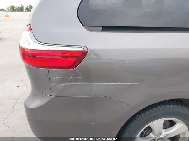Toyota Sienna Le 8 Passenger 2018 5TDKZ3DC6JS959714 Image 6