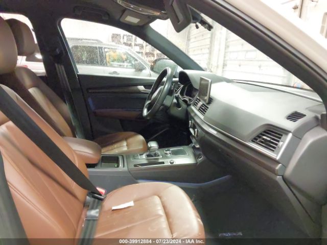 WA1ANAFY3J2210343 Audi Q5 2.0t Premium/2.0t Tech Premium