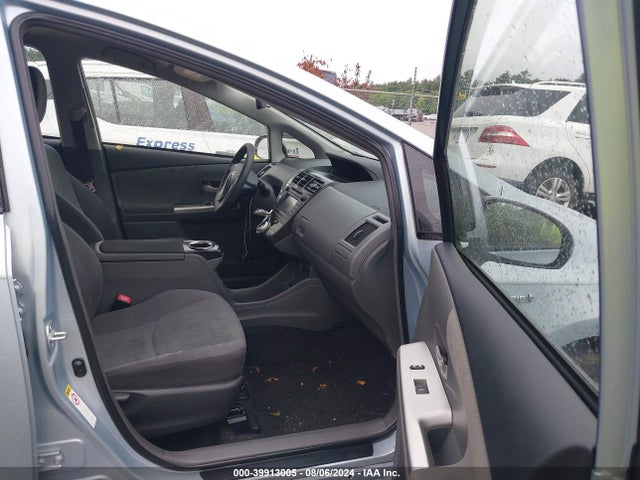 Toyota Prius V Two 2014 JTDZN3EU7E3330133 Image 5