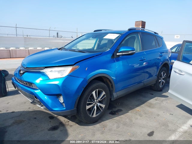 Toyota Rav4 Xle 2017 JTMWFREV6HJ714285 Image 2
