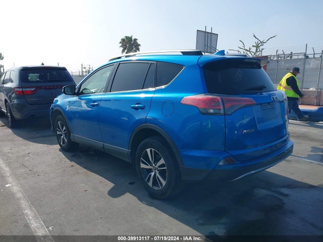 Toyota Rav4 Xle 2017 JTMWFREV6HJ714285 Image 3