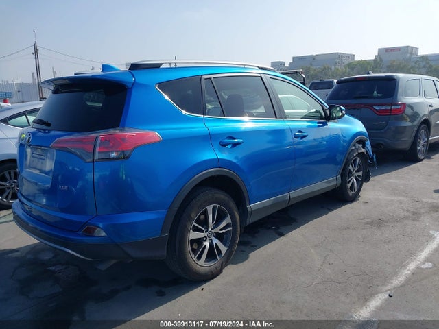 Toyota Rav4 Xle 2017 JTMWFREV6HJ714285 Image 4