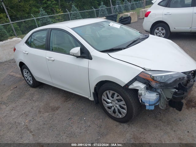 Toyota COROLLA LE 2018 5YFBURHE4JP807954 Image 1