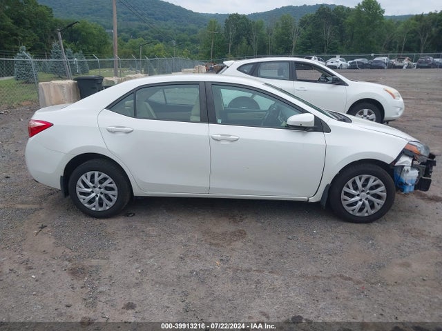 Toyota COROLLA LE 2018 5YFBURHE4JP807954 Image 14
