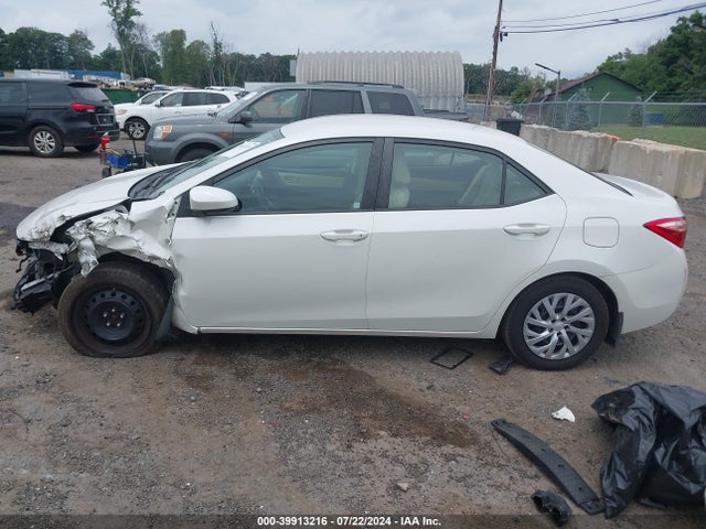Toyota COROLLA LE 2018 5YFBURHE4JP807954 Image 15