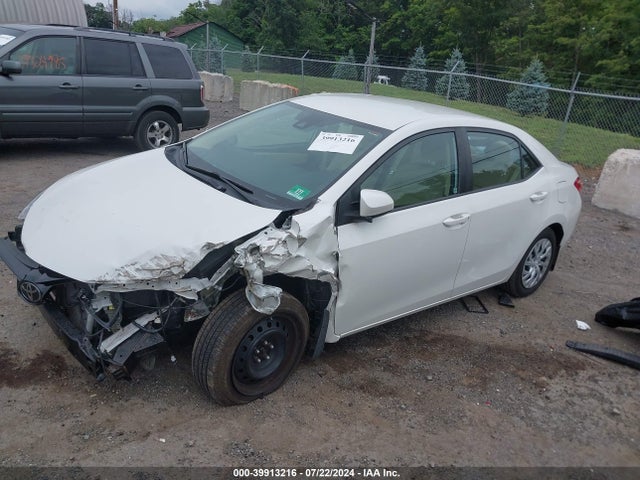 Toyota COROLLA LE 2018 5YFBURHE4JP807954 Image 2