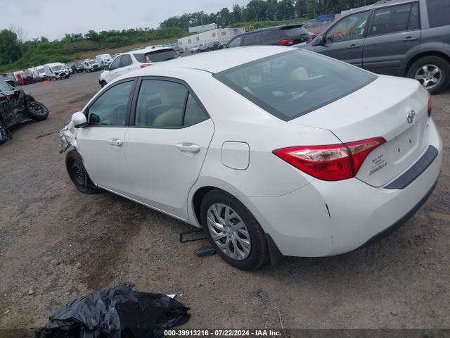 Toyota COROLLA LE 2018 5YFBURHE4JP807954 Image 3