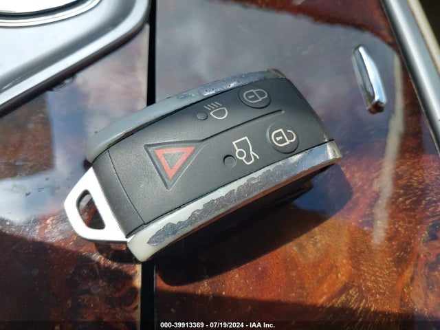 2011 JAGUAR XF SAJWA0GB9BLS01803 Photo 10