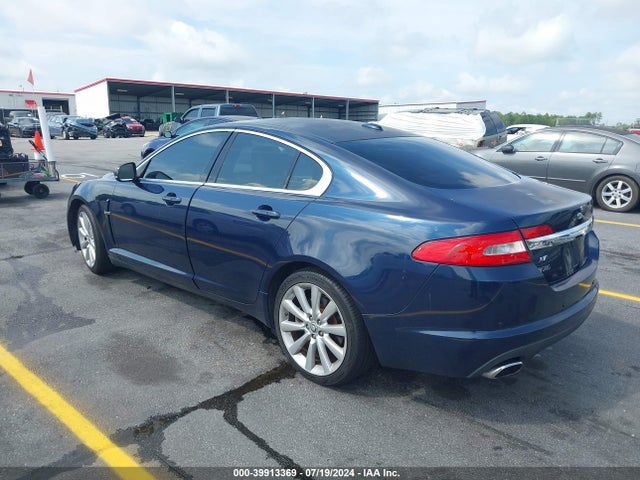 2011 JAGUAR XF SAJWA0GB9BLS01803 Photo 2