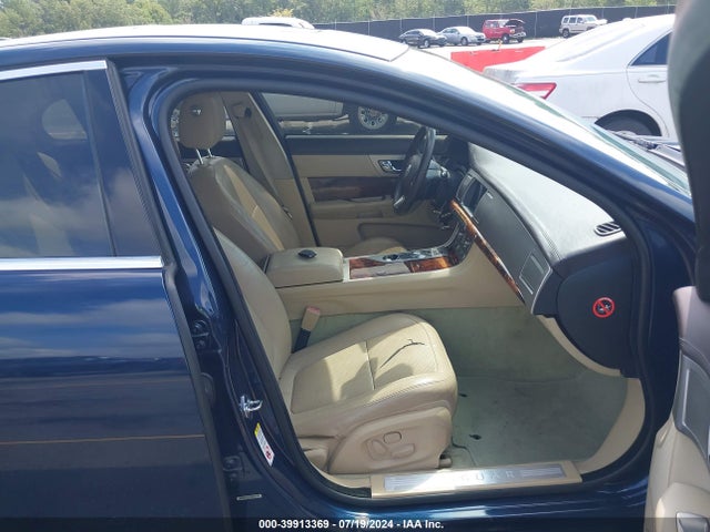 2011 JAGUAR XF SAJWA0GB9BLS01803 Photo 4