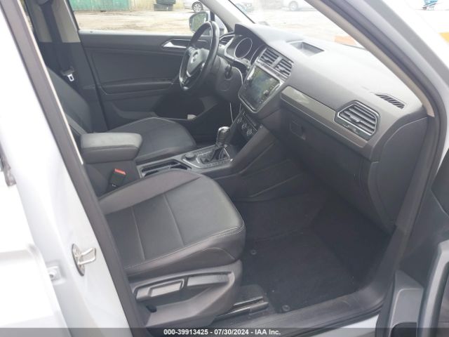 3VV2B7AX8JM098587 Volkswagen Tiguan 2.0t Se/2.0t Sel