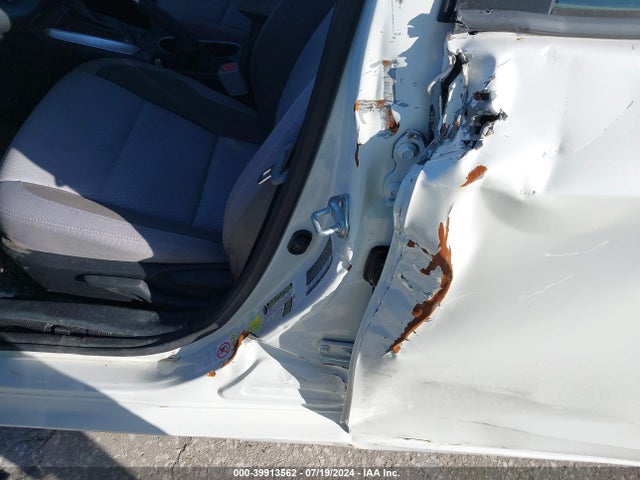 Toyota COROLLA LE 2018 5YFBURHE1JP804638 Image 19