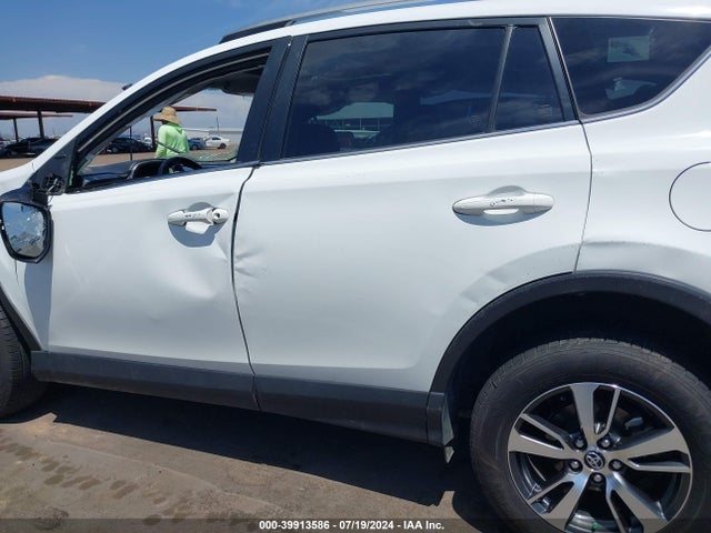 Toyota Rav4 Xle 2018 JTMRFREV4JD237633 Image 14