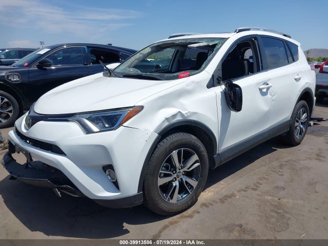 Toyota Rav4 Xle 2018 JTMRFREV4JD237633 Image 2